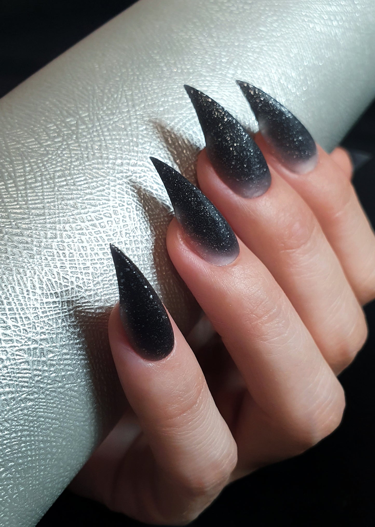 Flickering Black Medium Claw Nails Set