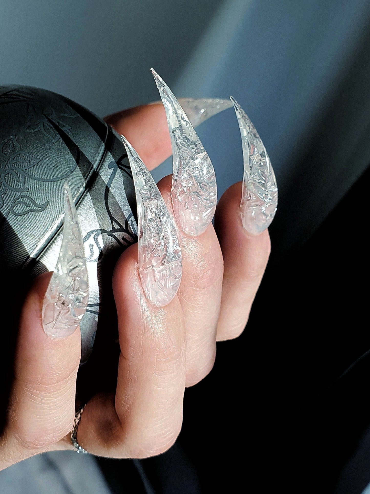 Dazzling Ice Claw Press on nails