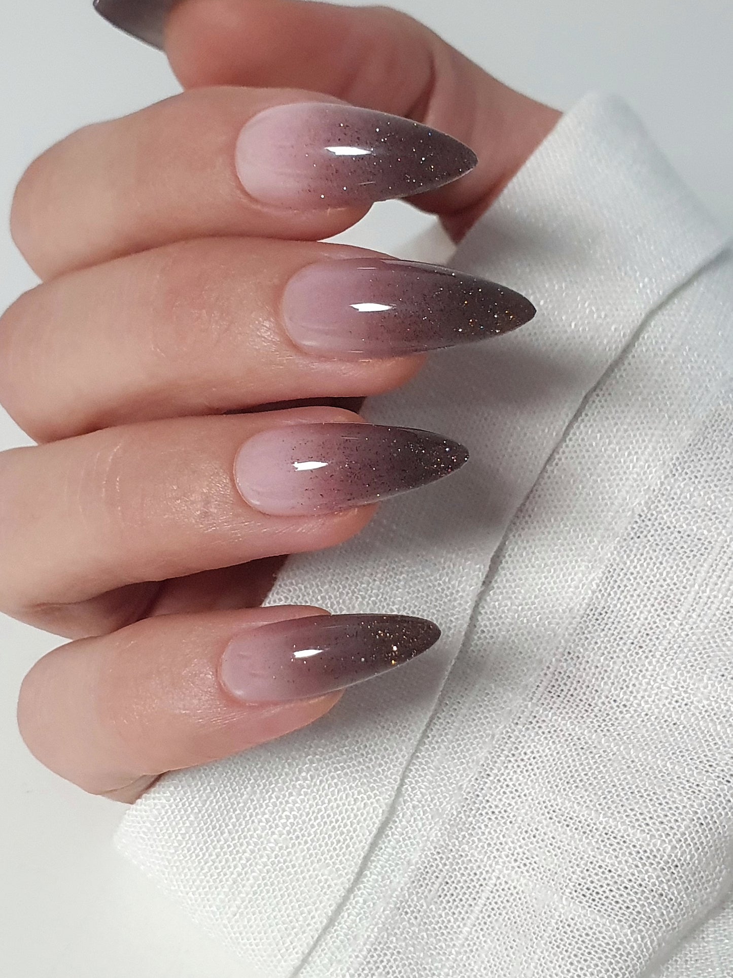 Medium Stiletto Sparkling Ombre press on nails
