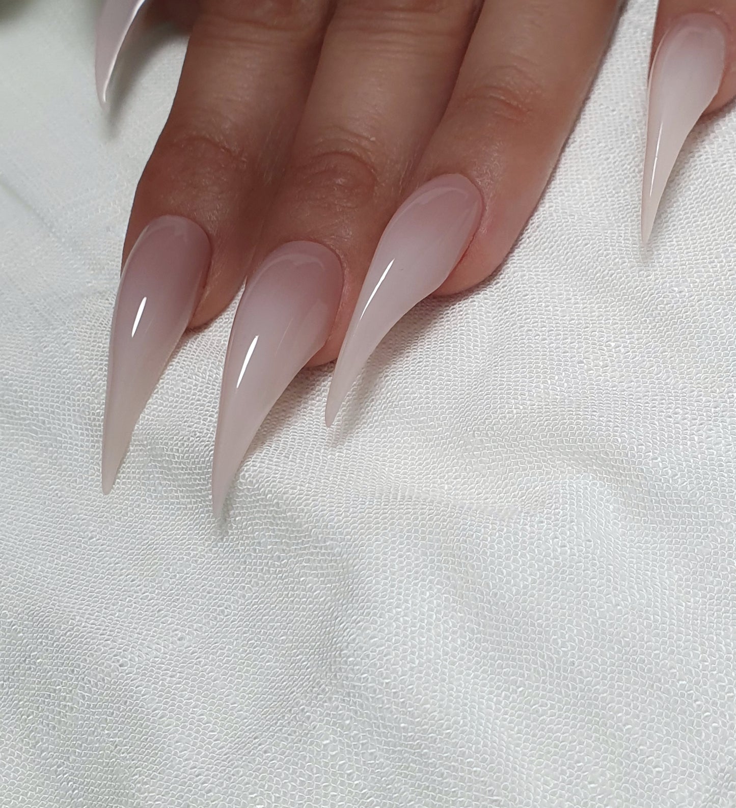 Claw press on nails Light Pink Tips
