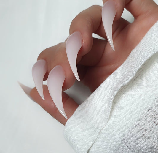 Claw press on nails Light Pink Tips