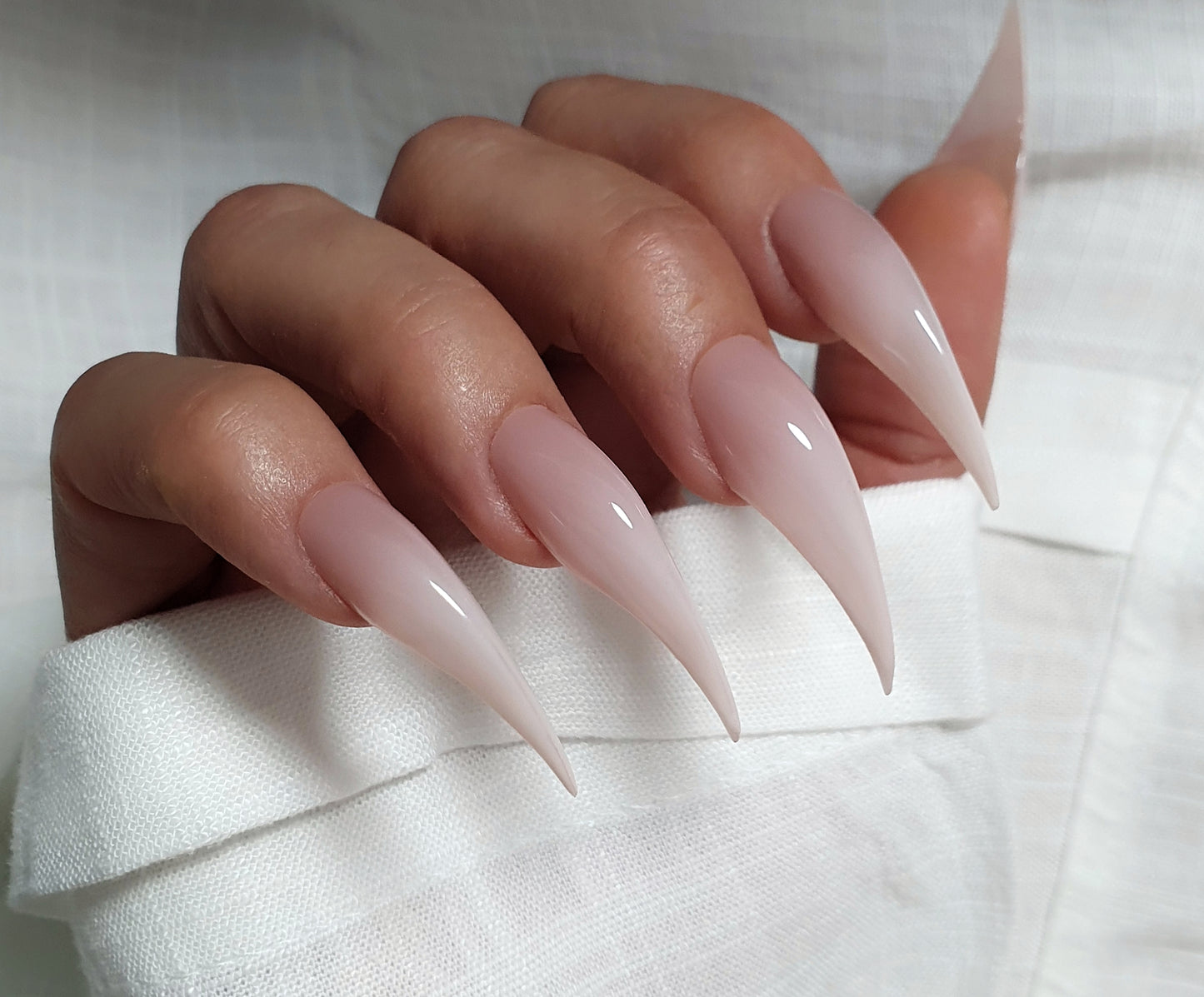 Claw press on nails Light Pink Tips