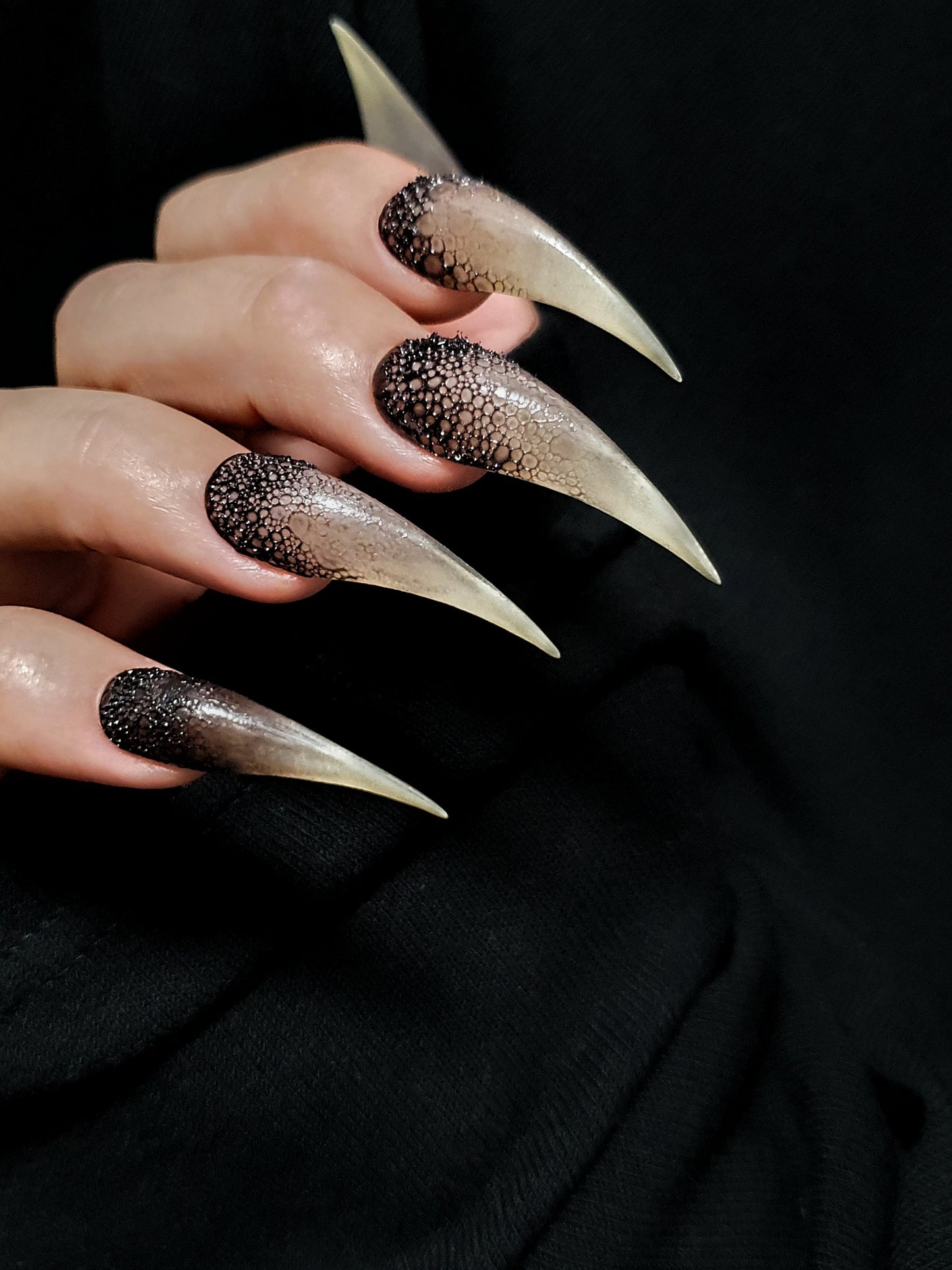 Dragon Claws, Extra-long curved nails witch's claws shaped