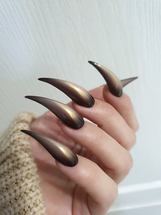 Extra-long chrome gold-pink in black claws