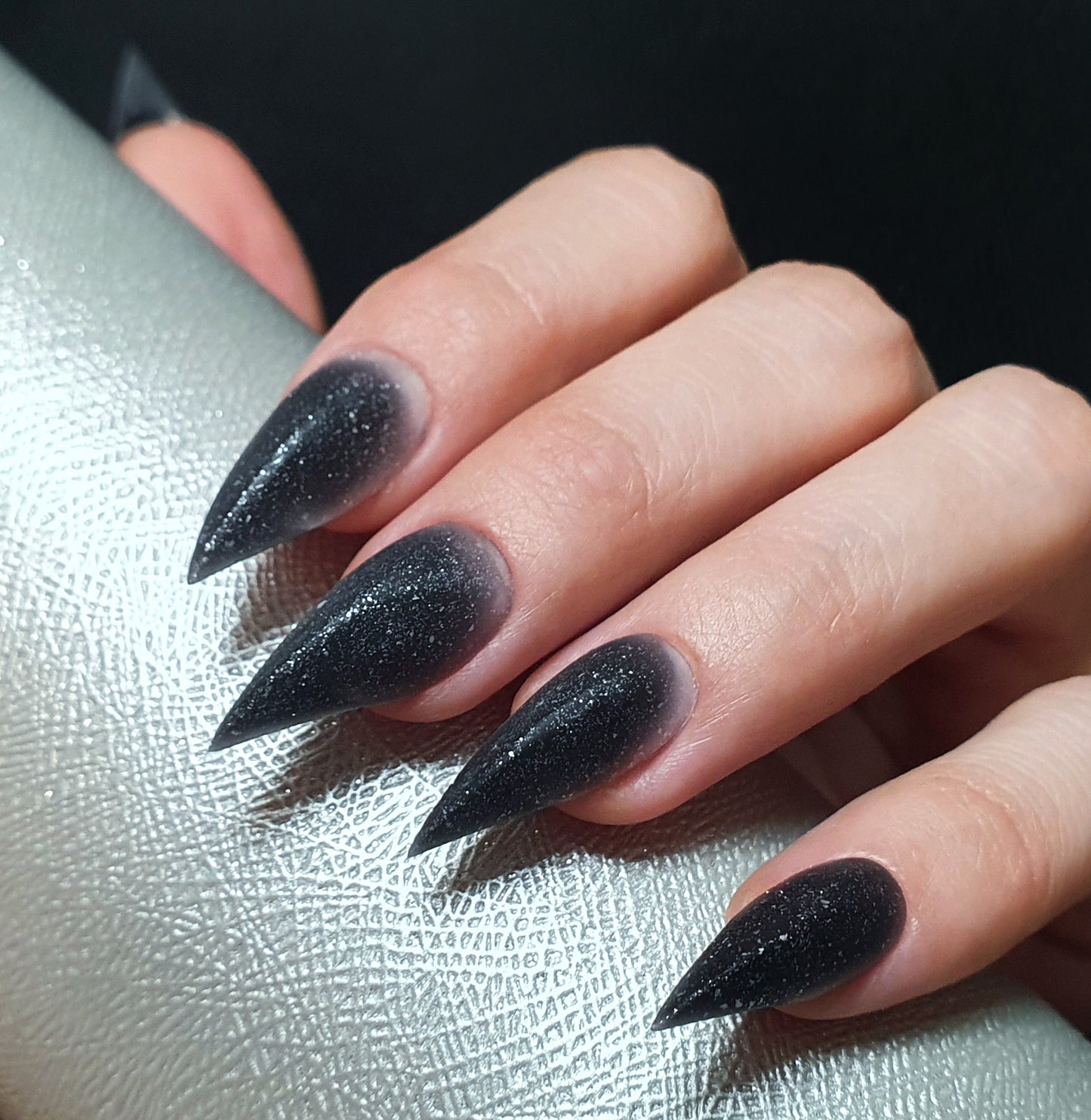 Flickering Black Medium Claw Nails Set