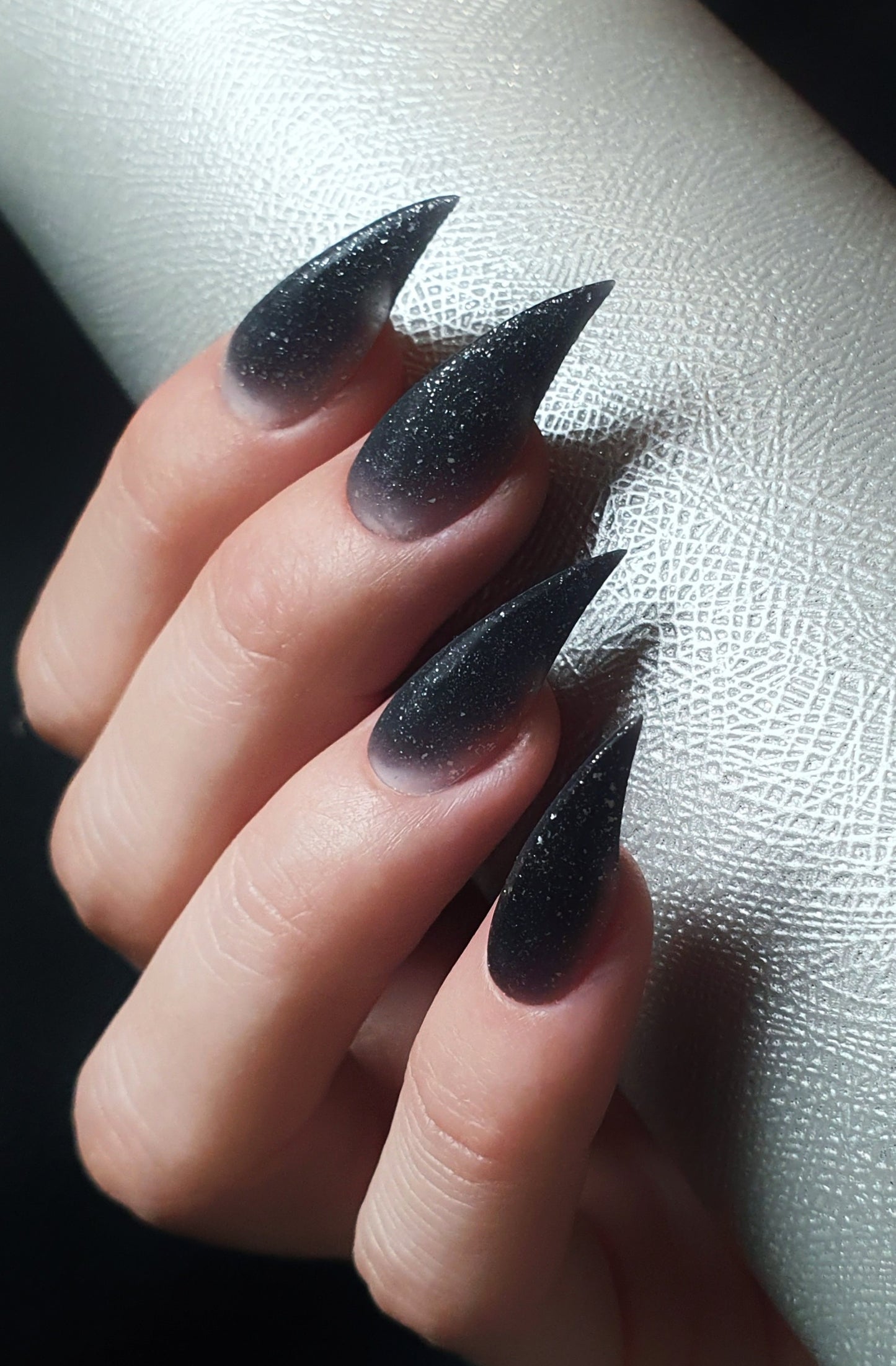 Flickering Black Medium Claw Nails Set