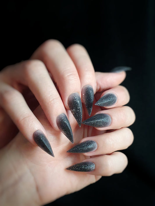Flickering Black Medium Claw Nails Set